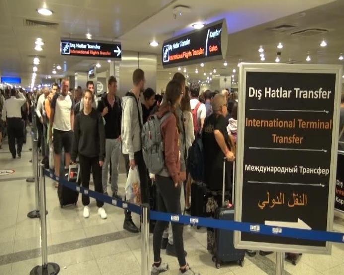 Vize yasağı başladı: Uçaktaki çoğu kişi tedirgin