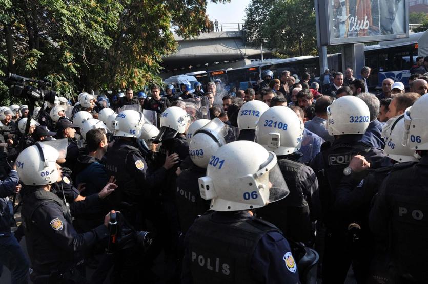 Ankarada gar saldırısının yıl dönümünde polis müdahalesi
