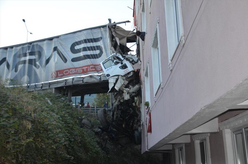 Kocaelide TIR apartman dairesine girdi