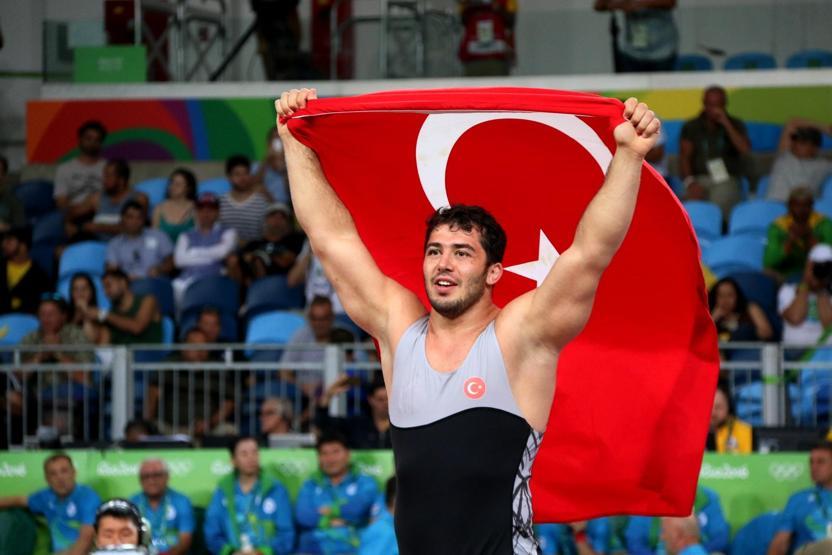 Cenk İldem kimdir