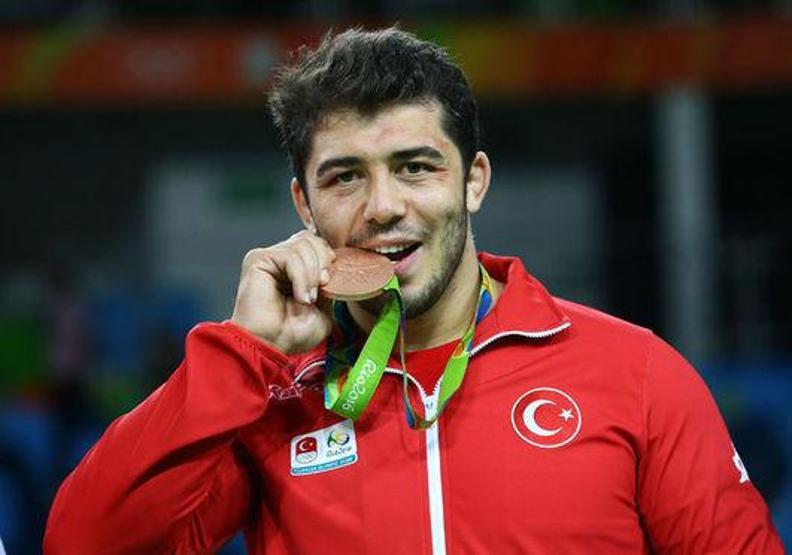 Cenk İldem kimdir