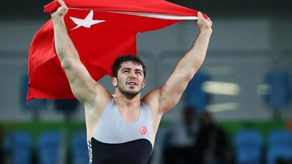 Cenk İldem kimdir