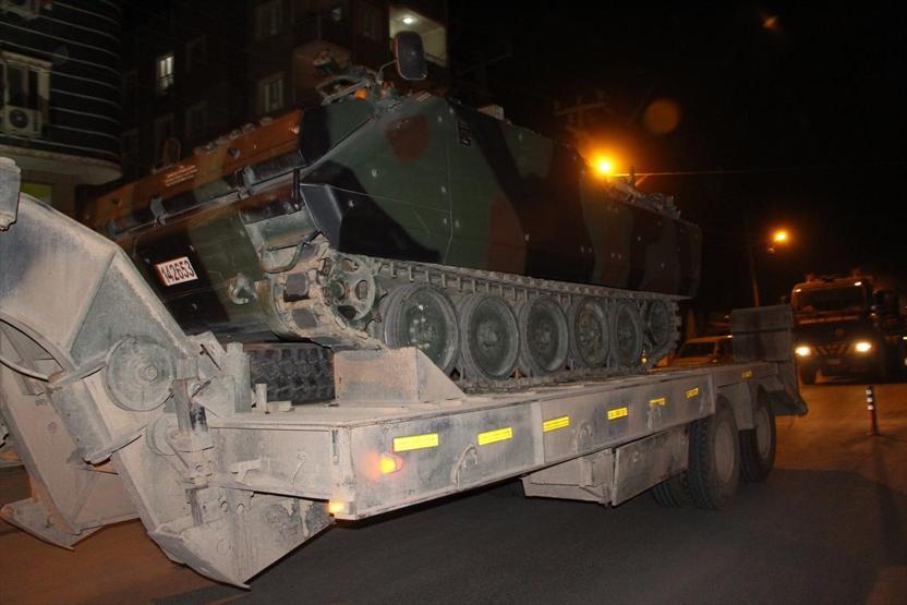 Irak sınırına tank sevkiyatı yapıldı