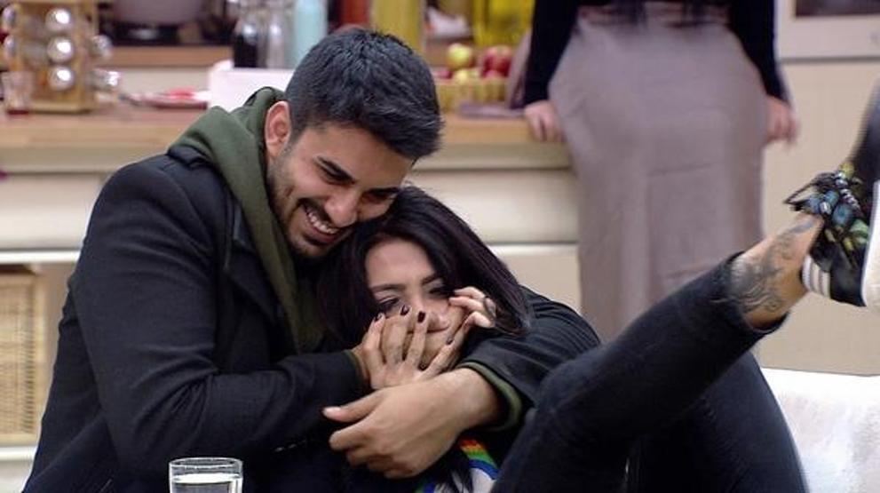 Yavuz Bingöl galaya Kısmetse Olur yarışmacısı Didem Delenle geldi