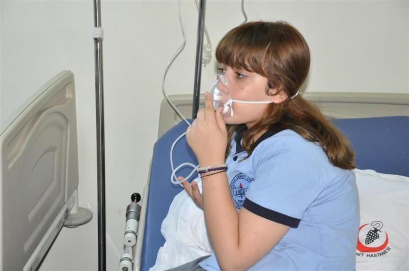 Tarsus’ta 15 öğrenci parfümden zehirlendi