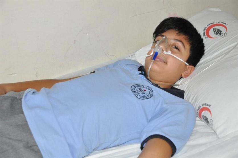 Tarsus’ta 15 öğrenci parfümden zehirlendi