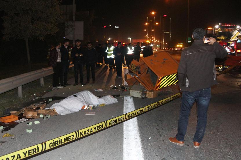 Son Dakika... TEMde onarım yapan vinç yola devrildi