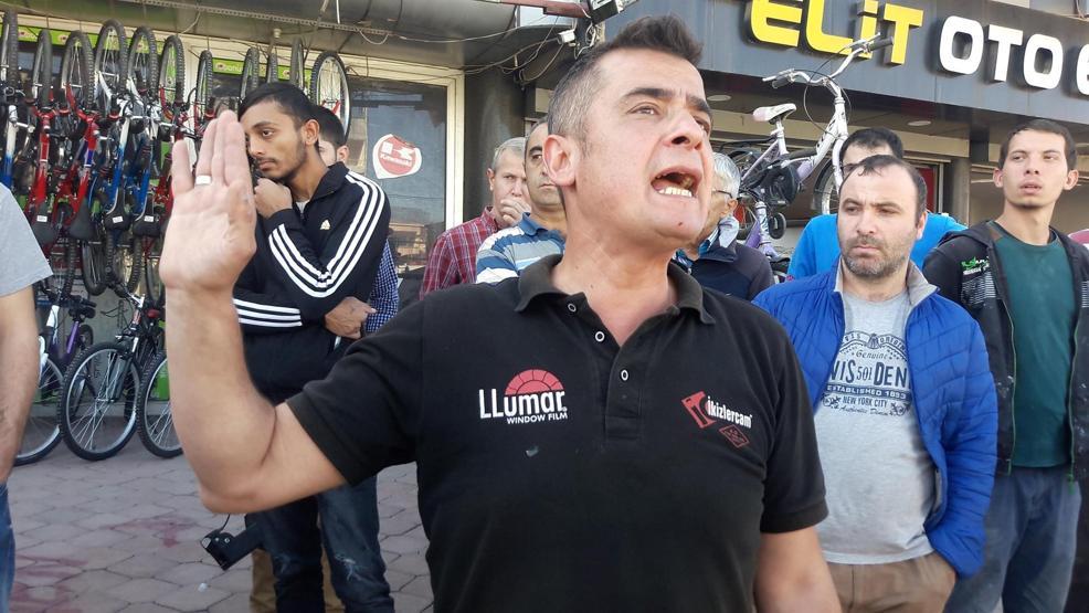 Tramvay hattına tepki gösteren esnaf yolu kapadı