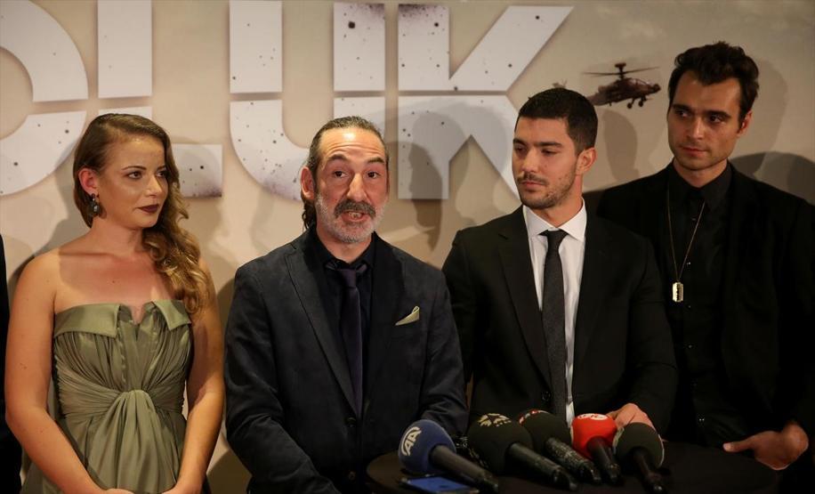 Aşk filmlerinin yönetmeninden asker filmi