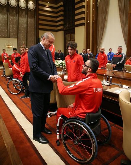 Cumhurbaşkanı Erdoğan şampiyonları Beştepede kabul etti