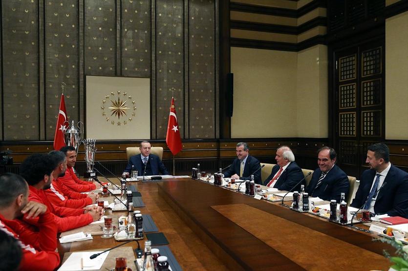 Cumhurbaşkanı Erdoğan şampiyonları Beştepede kabul etti
