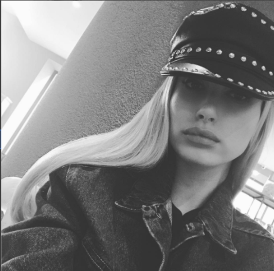 Şeyma Subaşı ile Hailey Baldwin ikiz gibi