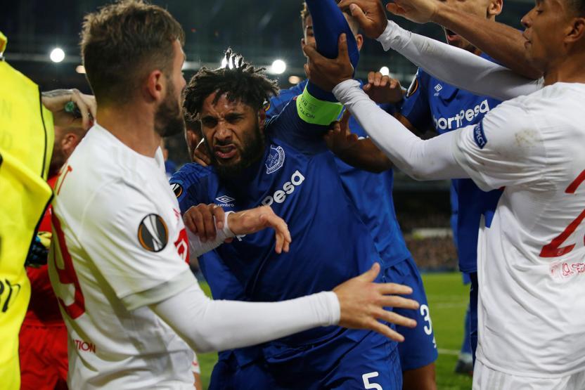 Avrupa Ligi maçında olay çıktı, futbolcular ve taraftar birbirine girdi