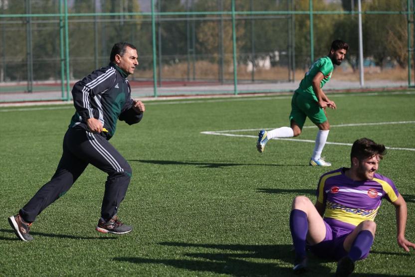 Türkiyede yaşayan FIFA kokartlı bakkal