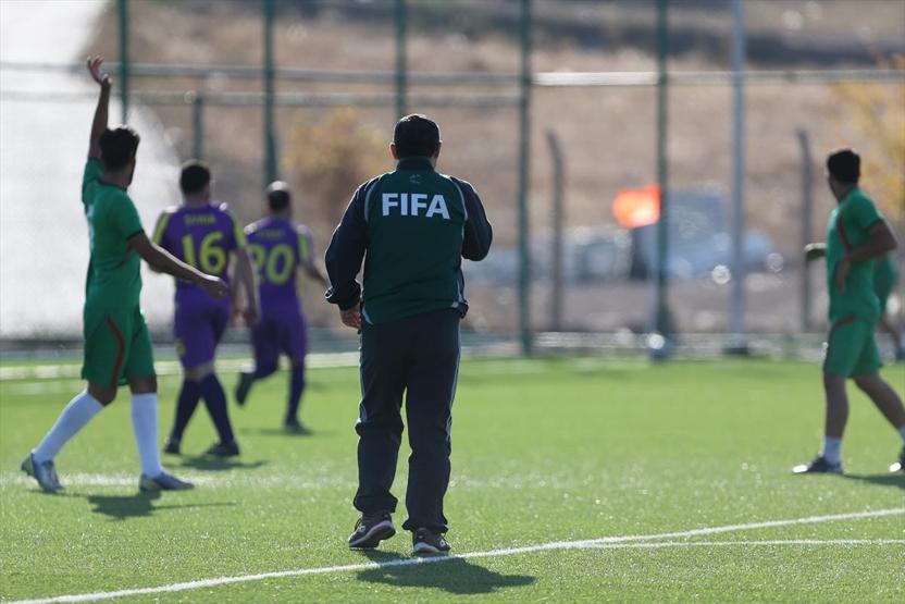 Türkiyede yaşayan FIFA kokartlı bakkal