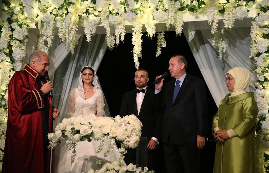 Gökhan Töre ve Esra Bilgiç evlendi