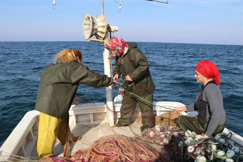 Rize’de kadınlar dümene geçti: Balıkçılığa başladılar