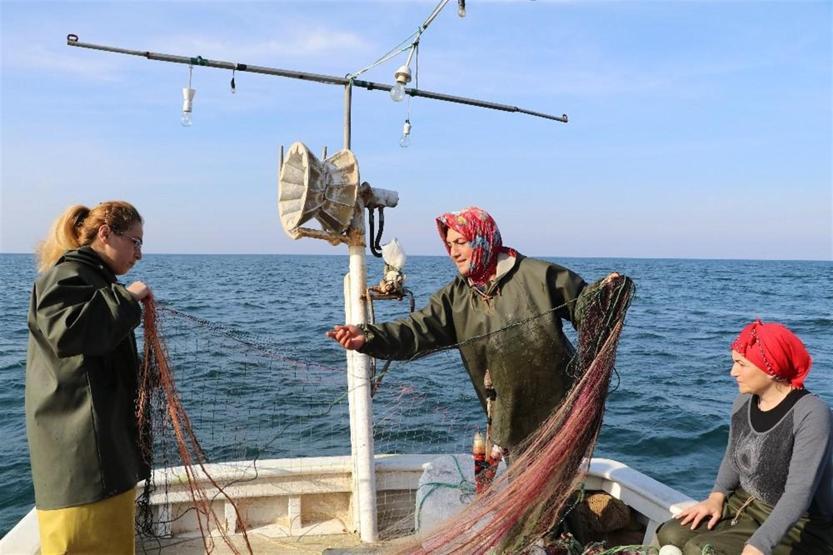 Rize’de kadınlar dümene geçti: Balıkçılığa başladılar