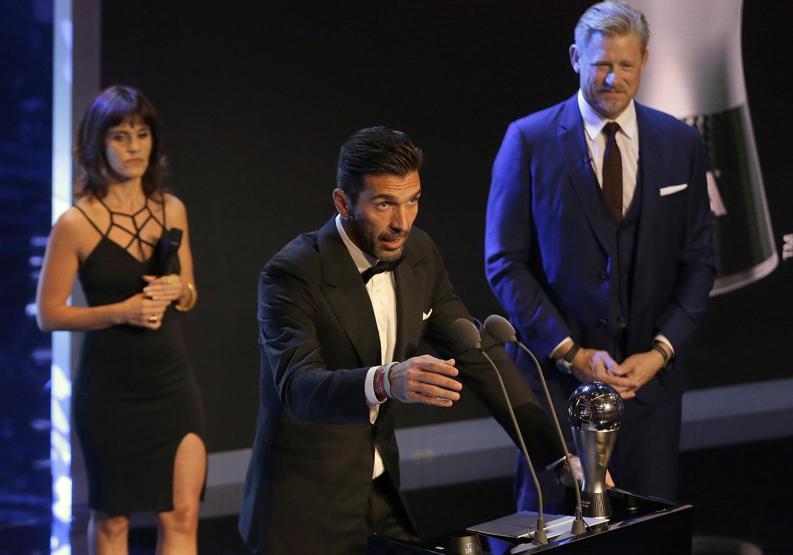 Buffon gözyaşlarını tutamadı