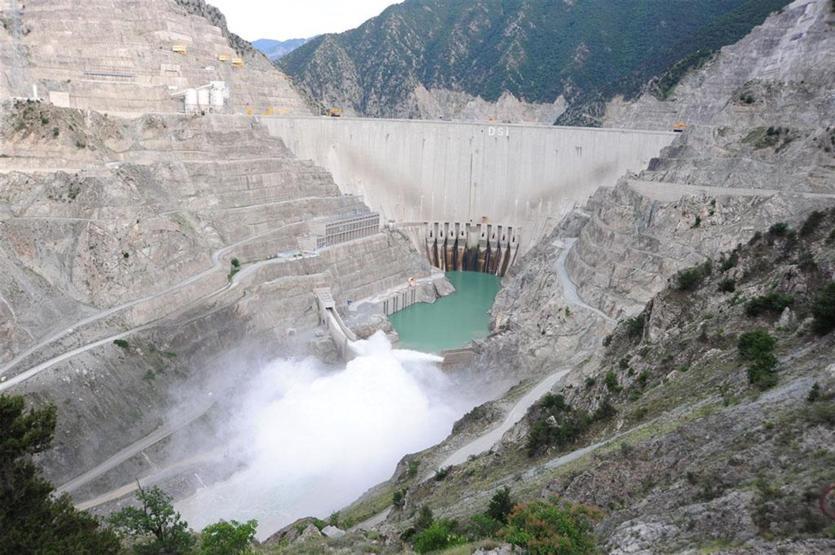 Türkiyenin en yüksek barajı 4 yılda 2.2 milyon kişinin elektriğini karşıladı