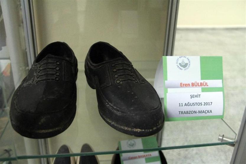 Şehit Eren Bülbülün kara lastik ayakkabısı müzede