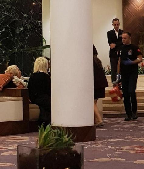 Suzan Avcı otelin lobisinde fenalaştı