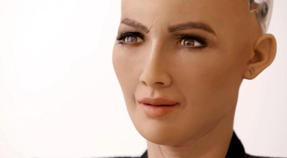 İlk kez bir robota vatandaşlık verdiler
