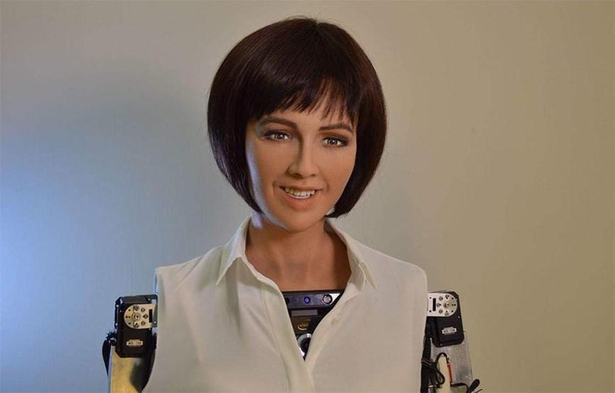 İlk kez bir robota vatandaşlık verdiler