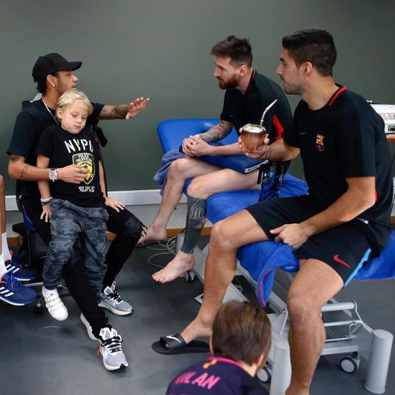 Neymar Barcelonaya döndü... Ayrıldığına bin pişman