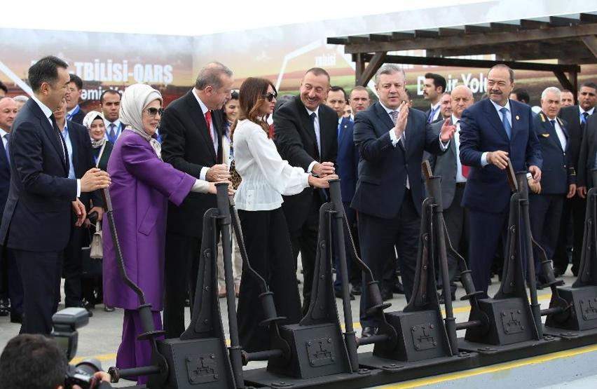 Son dakika... Bakü-Tiflis-Kars demiryolu hattı açıldı