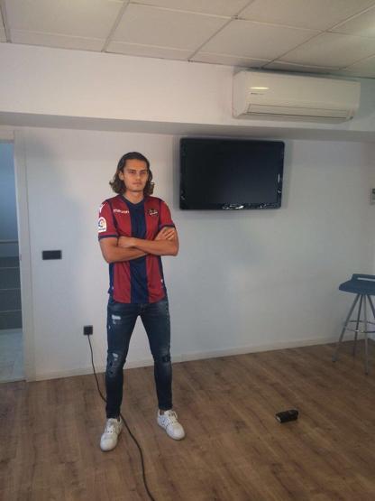 Enes Ünal Levante formasıyla poz verdi