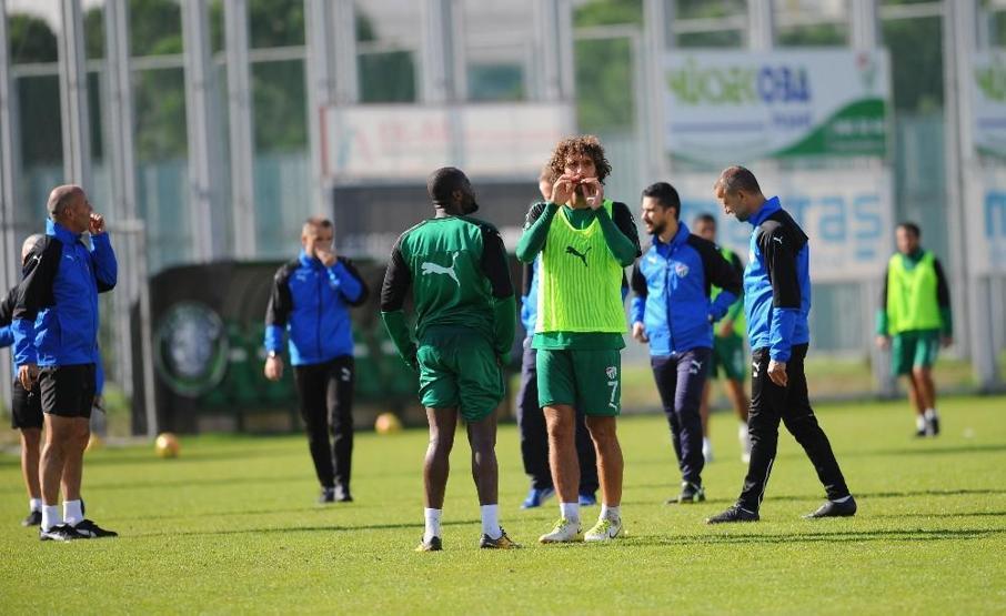 Şampiyonlar Liginde gol sevincinde elle taciz