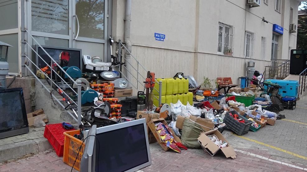 İstanbulda hırsızlık eşyaları satan 8 iş yerine baskın