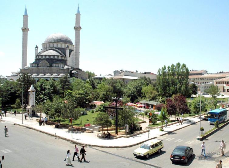 Tarihte bir ilk: İstanbulu 71 bin 300 kişi terk etti