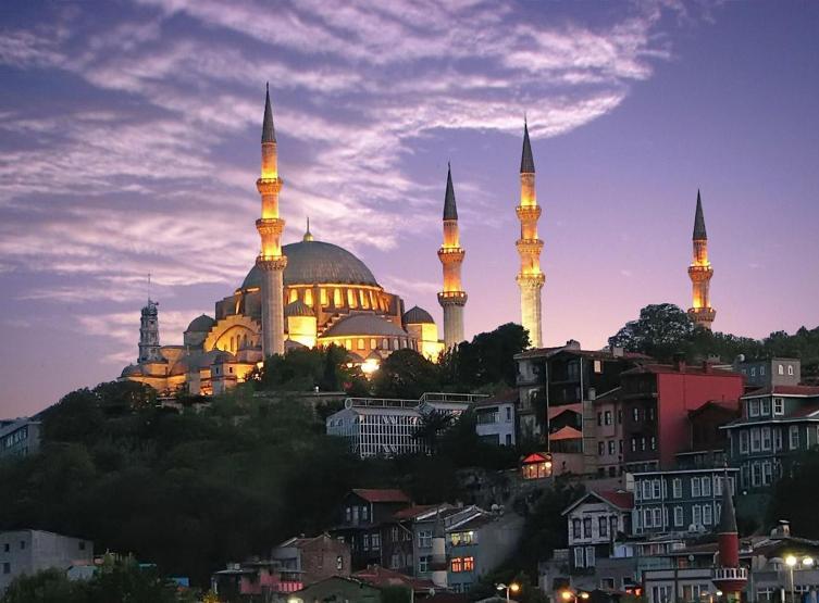 Tarihte bir ilk: İstanbulu 71 bin 300 kişi terk etti