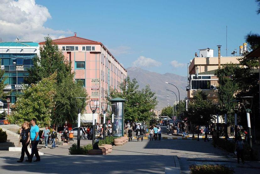 Tarihte bir ilk: İstanbulu 71 bin 300 kişi terk etti