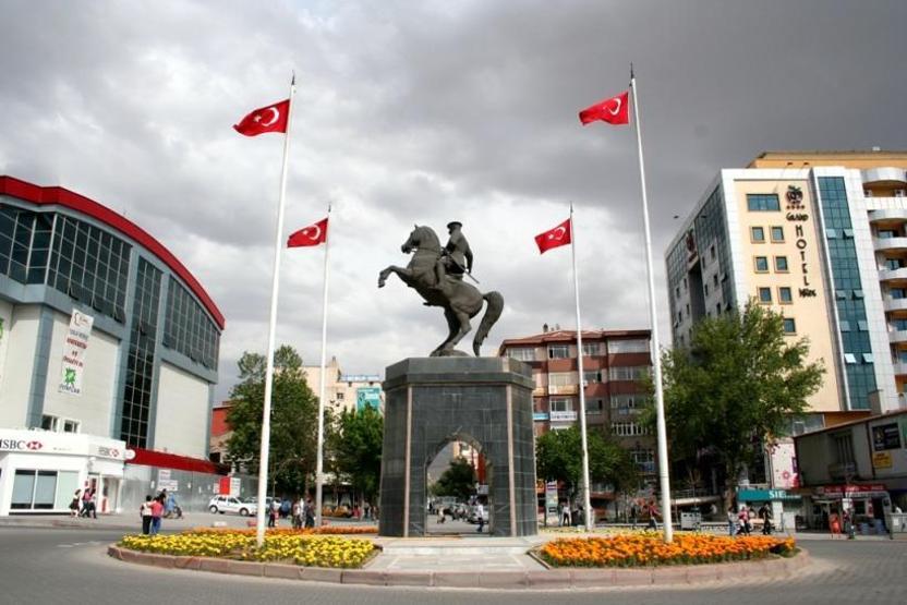 Tarihte bir ilk: İstanbulu 71 bin 300 kişi terk etti