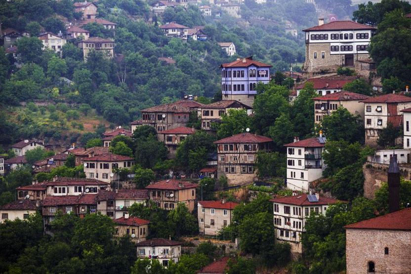 Tarihte bir ilk: İstanbulu 71 bin 300 kişi terk etti