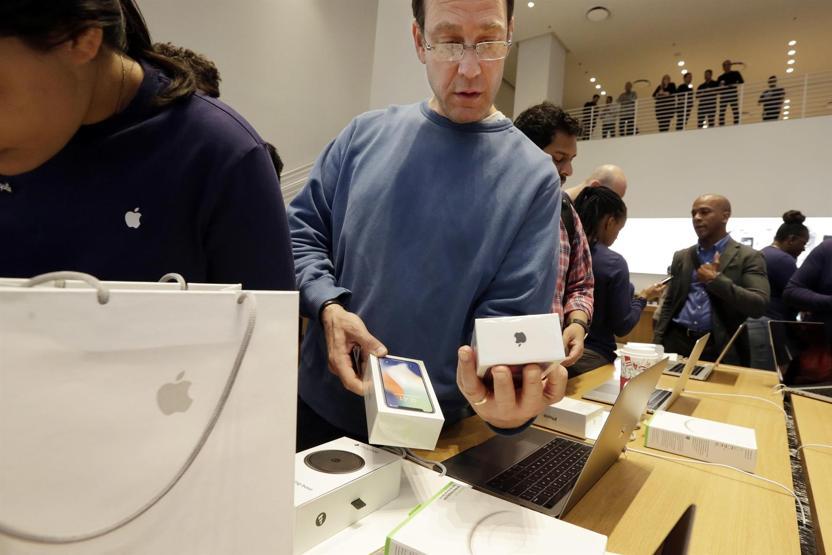Fırsatçılar kolları sıvadı Türkiyede iPhone Xin satışı başladı