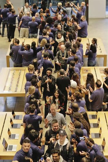 Fırsatçılar kolları sıvadı Türkiyede iPhone Xin satışı başladı