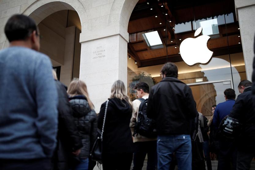 Fırsatçılar kolları sıvadı Türkiyede iPhone Xin satışı başladı