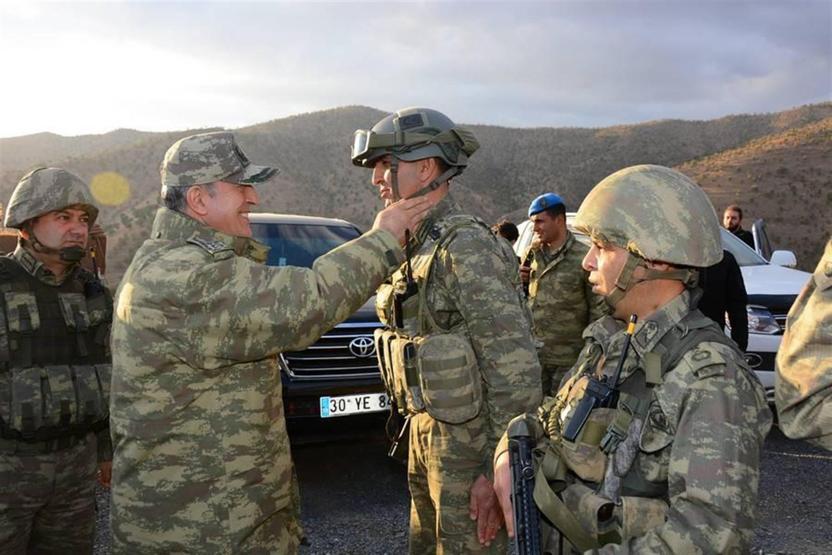 Genelkurmay Başkanı Hulusi Akar ve komutanlar 8 şehit verilen bölgeye gitti
