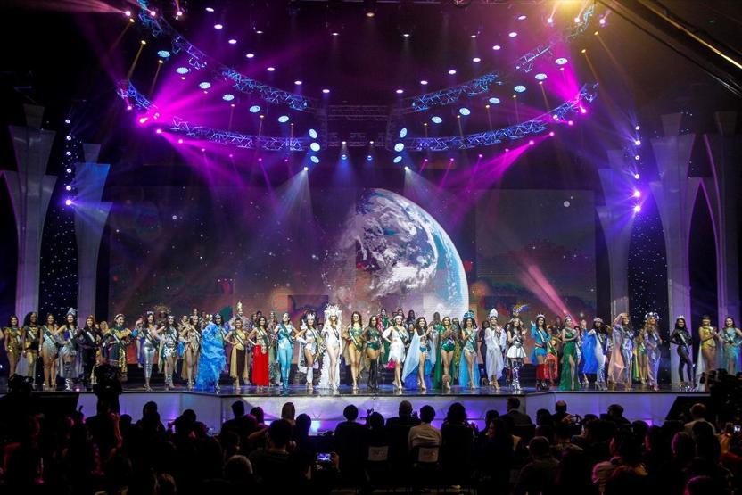 Miss Earth 2017 güzeli tacını taktı