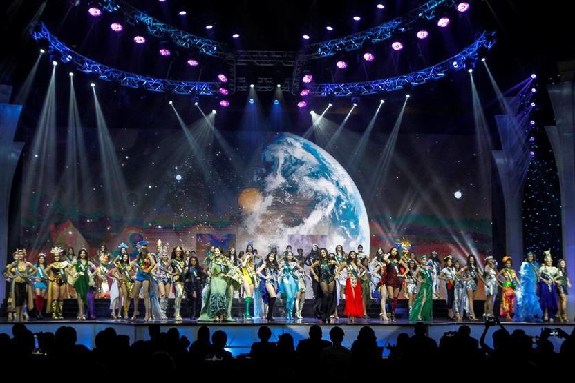 Miss Earth 2017 güzeli tacını taktı