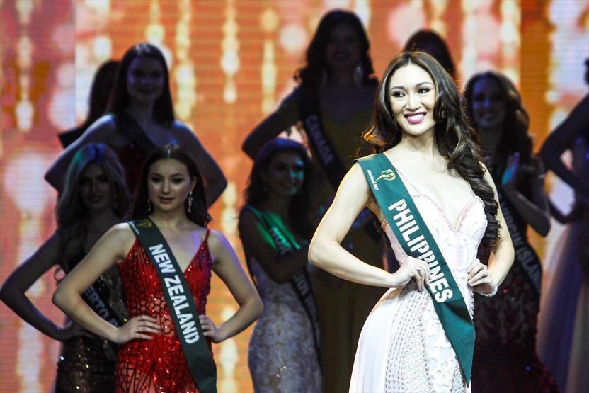 Miss Earth 2017 güzeli tacını taktı