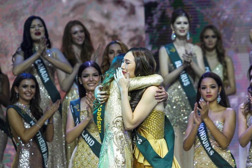 Miss Earth 2017 güzeli tacını taktı