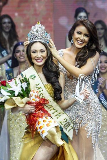 Miss Earth 2017 güzeli tacını taktı