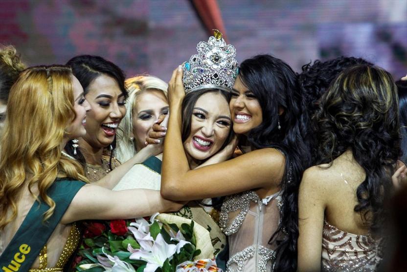 Miss Earth 2017 güzeli tacını taktı