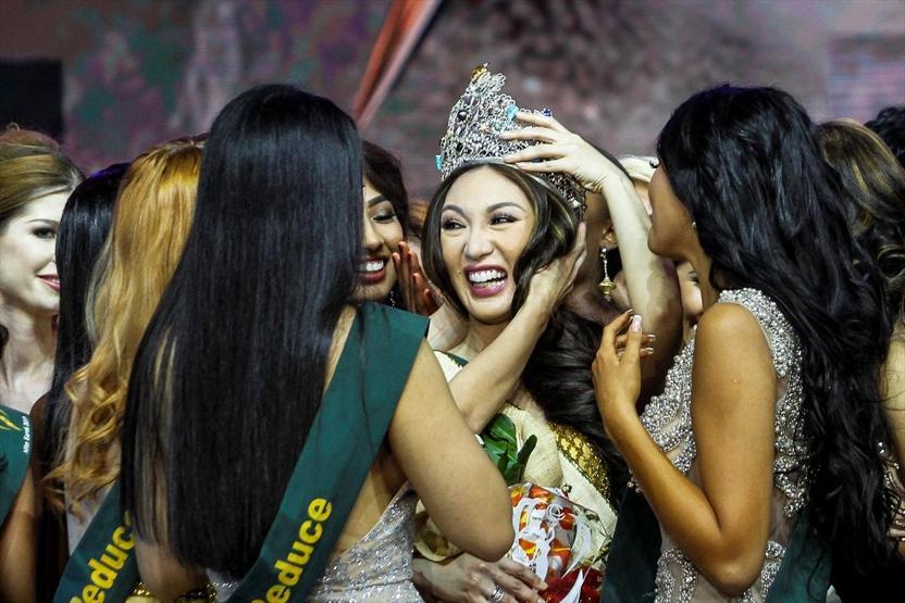 Miss Earth 2017 güzeli tacını taktı