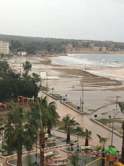 Son dakika... Mersinin Silifke ilçesinde sel... Araçlar sel sularına kapıldı